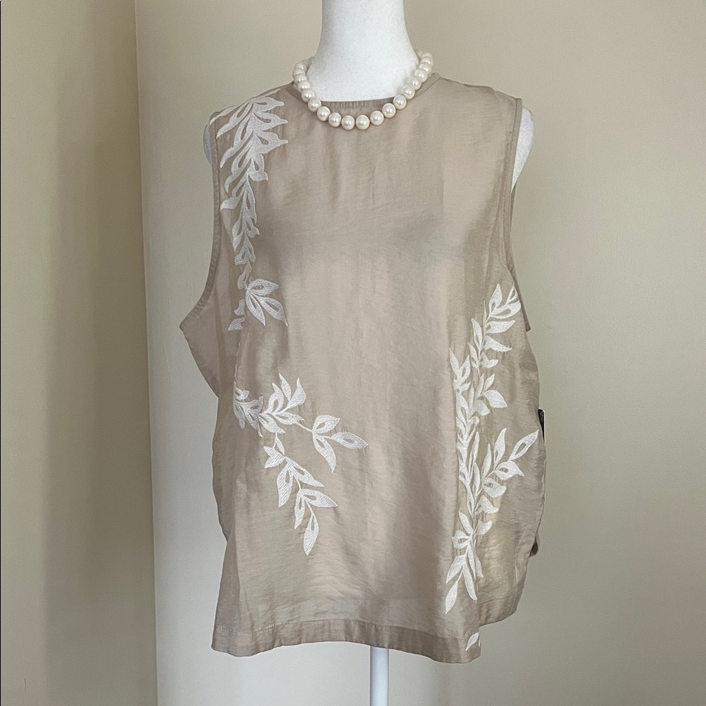 NWT Worthington Taupe Sleeveless Blouse with White Leaf Design Size L